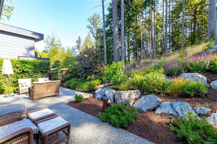 Property Photo: 3845 Glen Oaks Dr BC V9T 0G8