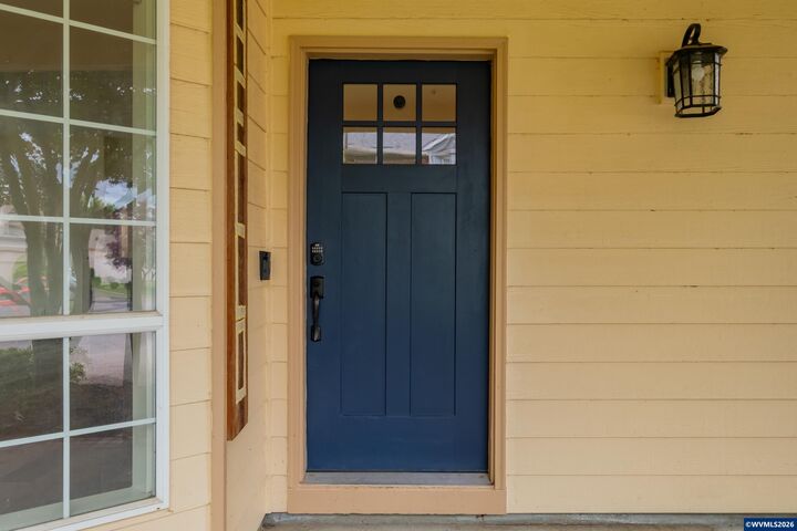 Property Photo: 1209 Bent Grass Ct NE OR 97303