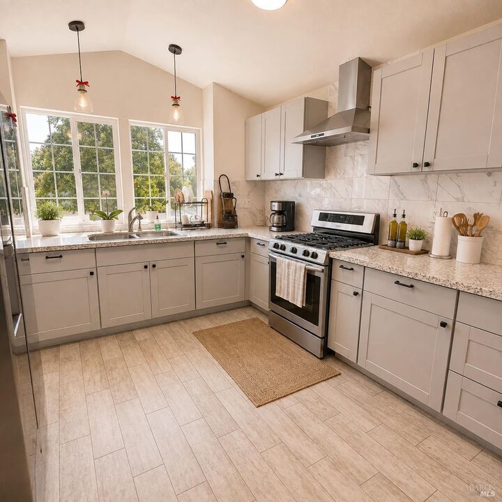 Property Photo: 2008 Tokay Street CA 95404