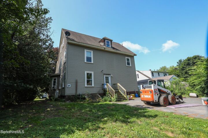 Property Photo: 43 Lincoln St MA 01301
