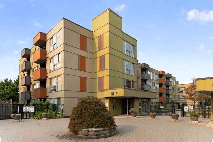 12075 228 Street 403 — photo 1