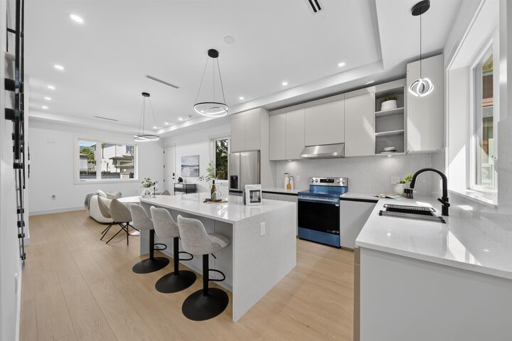 Property Photo: 6555 Carnegie Street 4 BC V5B 1Y2