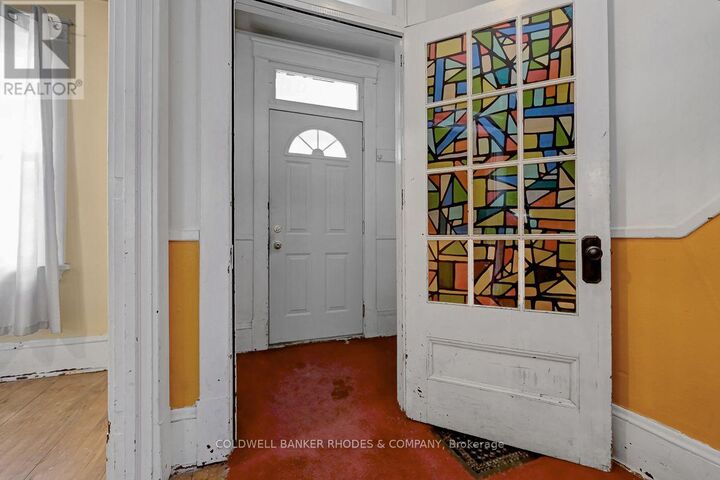 Property Photo: 85 Richmond Road ON K1Z 6V8