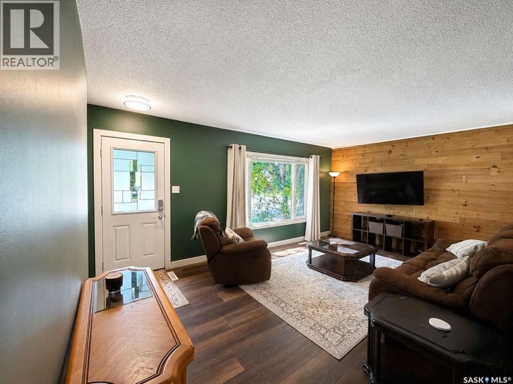 Property Photo: 984 Bradshaw Place SK S6V 2P4