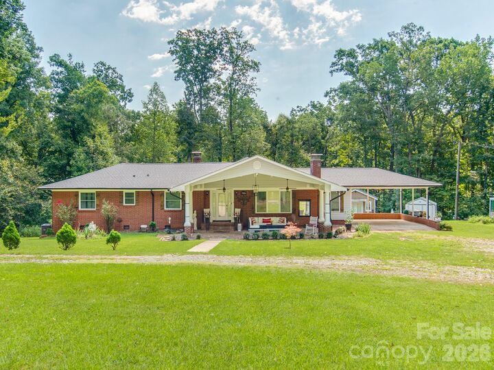 Property Photo: 7124 Ridge Lane Road NC 28262