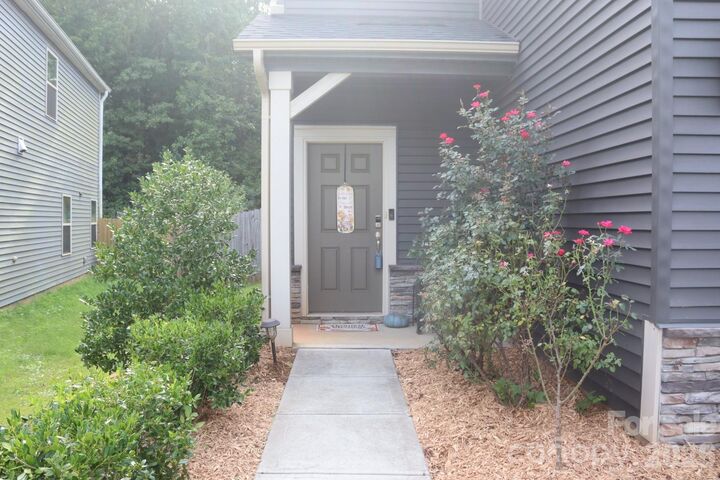 Property Photo: 6116 Hailstone Road NC 28215