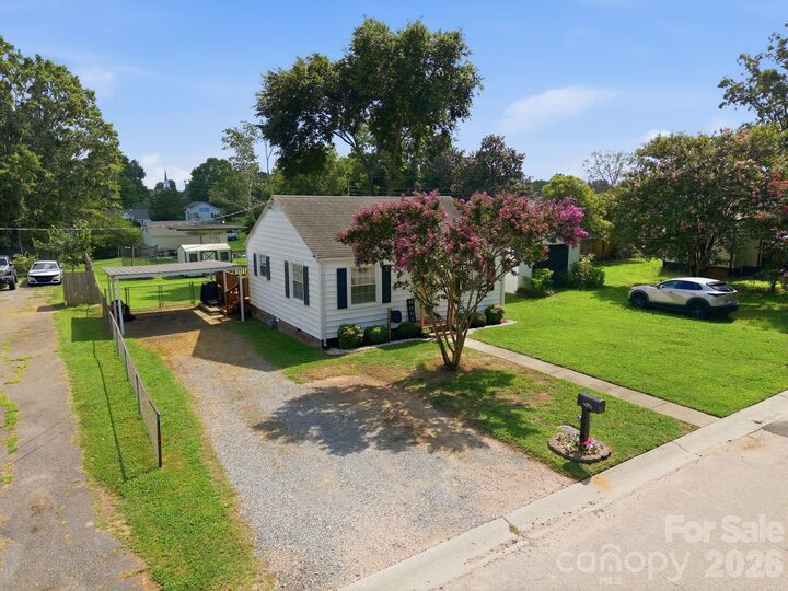 Property Photo:  2102 Englewood Street  NC 28083 