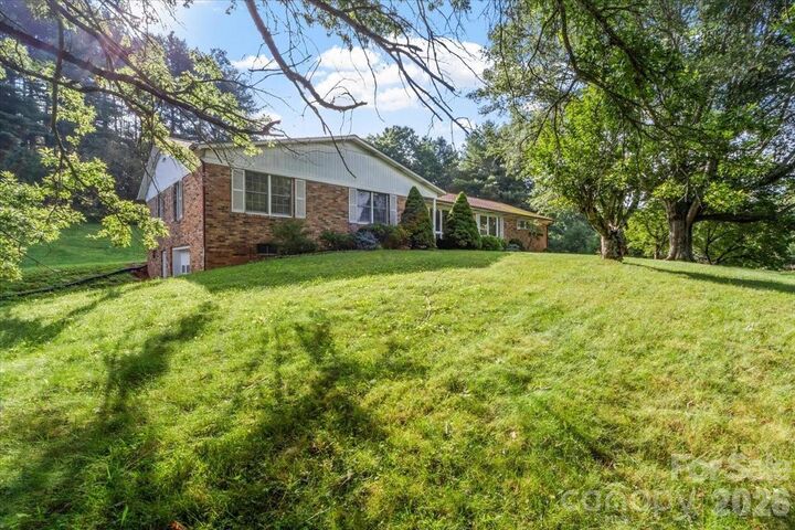 Property Photo: 235 Rolling Ridge Loop NC 28714