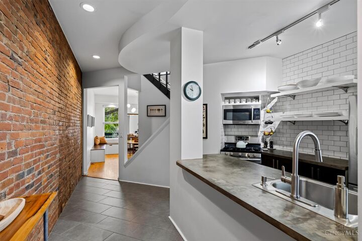 Property Photo: 331 Milton Street OH 45202
