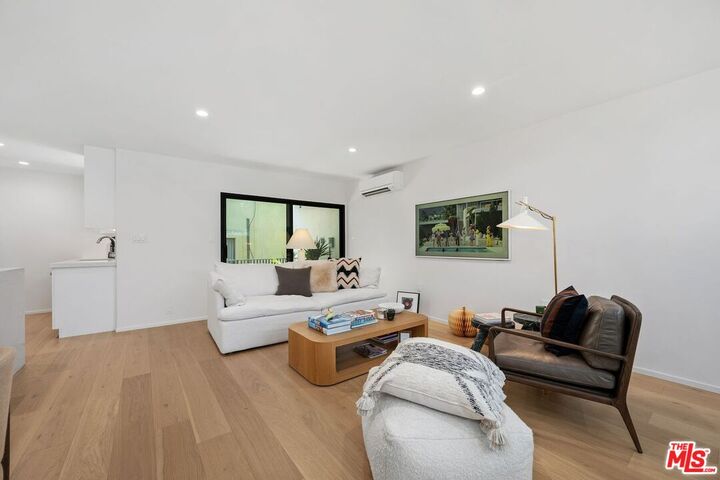 Property Photo:  2233 4th St, Unit 3  CA 90405 