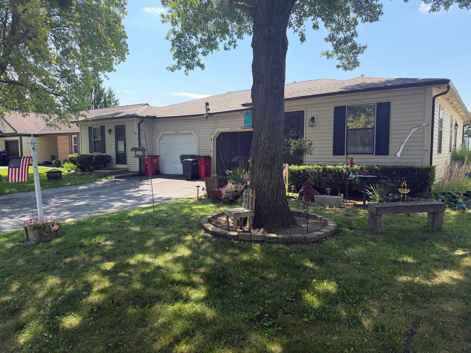 Property Photo: 2305 Deerfield Drive OH 43123