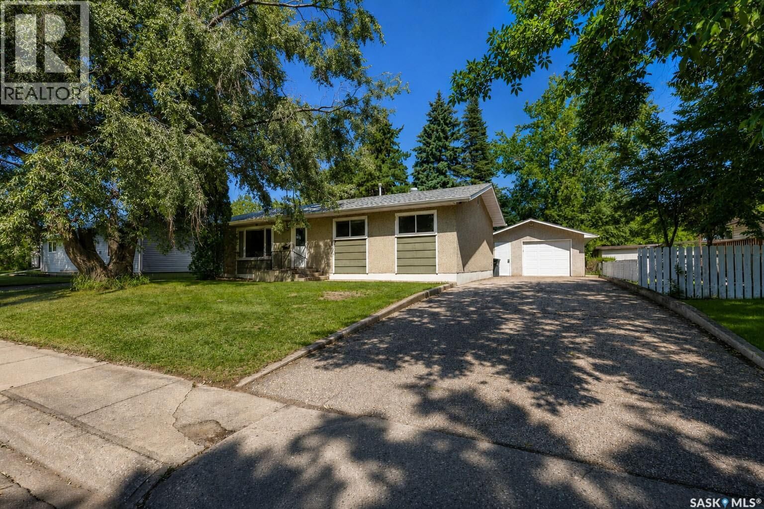 Property Photo: 984 Bradshaw Place SK S6V 2P4