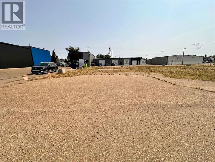 Property Photo:  820 2 Street West  AB T1R 1C8 
