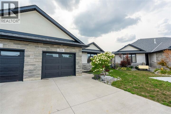 Property Photo: 709 Ferdinands Crescent ON N7W 0B5