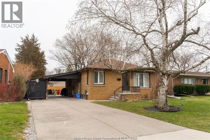Property Photo: 1120 Parkview Avenue Upper ON N8S 2X9