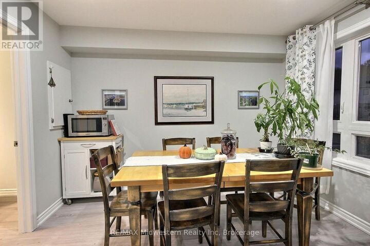 Property Photo: 287 Chapel Hill Drive 35 ON N2R 0S4