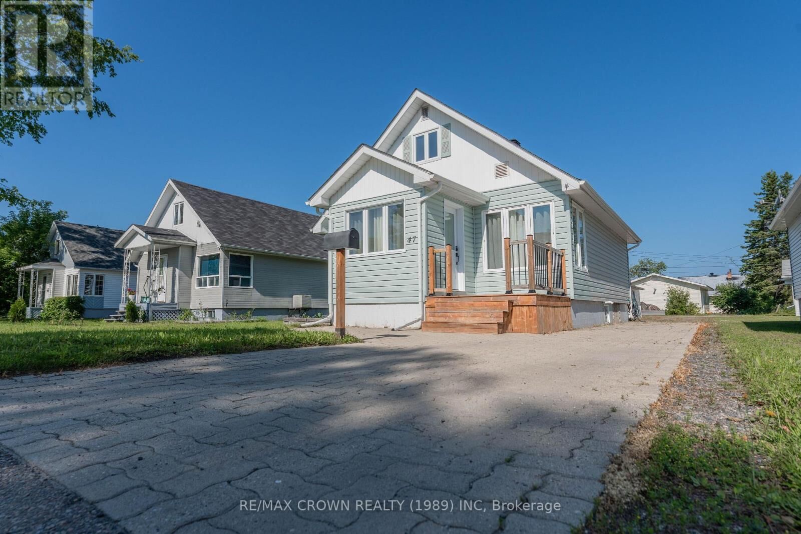 Property Photo: 47 Devonshire Street ON P5N 1C2