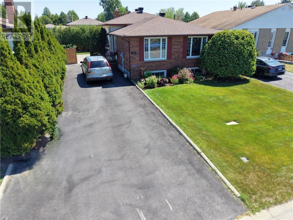 Property Photo:  1556 Yarmouth Street  ON P3A 5A6 