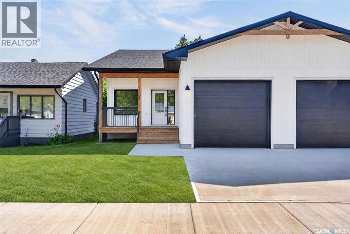 Property Photo: 1008 10th Street SK S0K 2A0