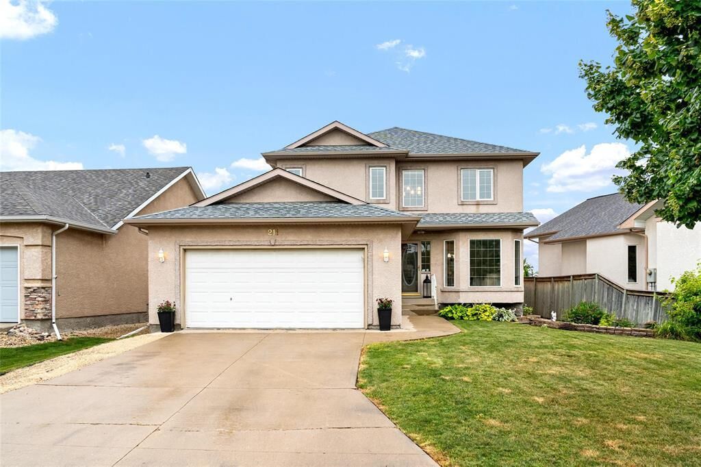 Property Photo: 211 Baisinger Drive MB R2N 4H7