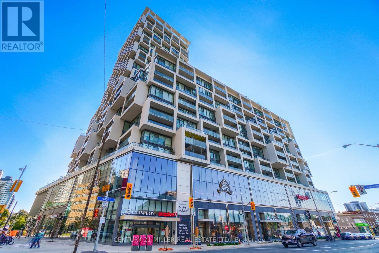 Property Photo: 8 Hillsdale Avenue 1120 ON M4S 0B2