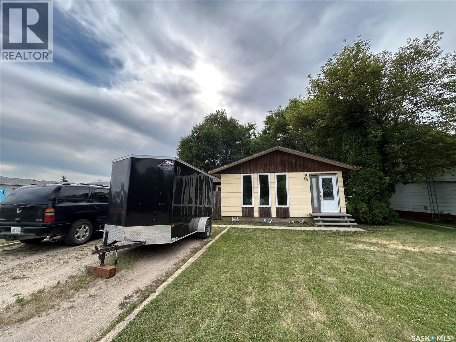 Property Photo: 531 6th Street SK S0K 2A0