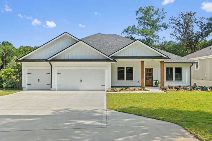 Property Photo:  1720 25th Street  FL 32578 
