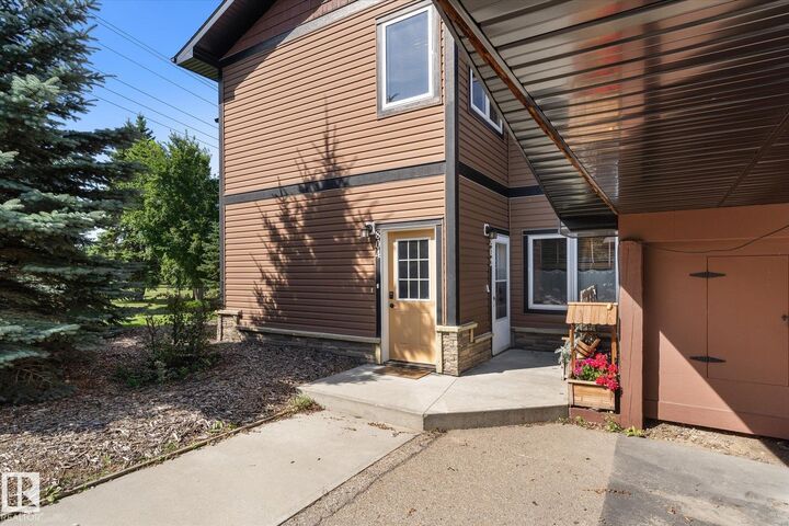 Property Photo: 804 Graybriar Green AB T7Z 0G1