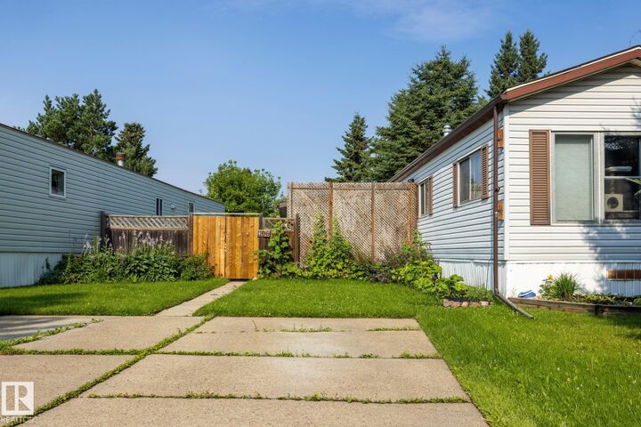Property Photo:  1106 Lake Vista Drive  AB T8H 1J5 