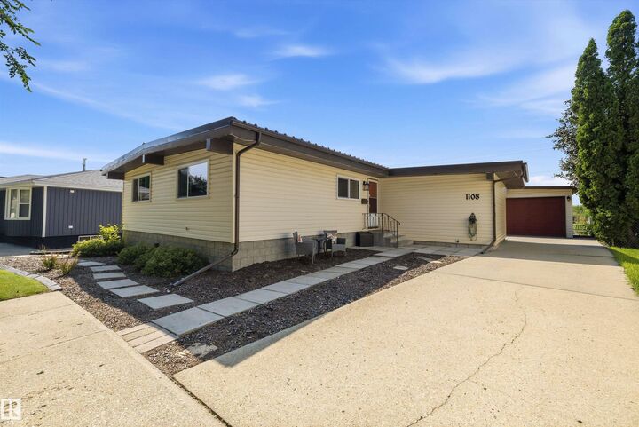 Property Photo: 1108 Moyer Drive AB T8A 1E6