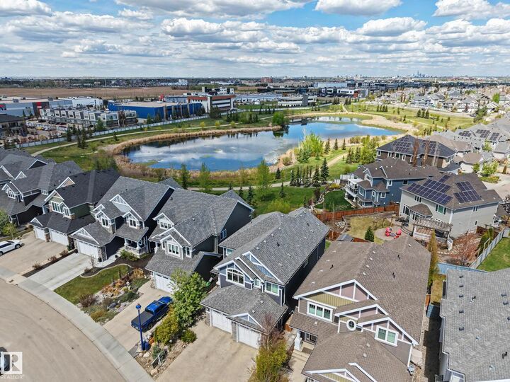 Photo de la propriété:  9036 24 Avenue SW  AB T6X 2C4 