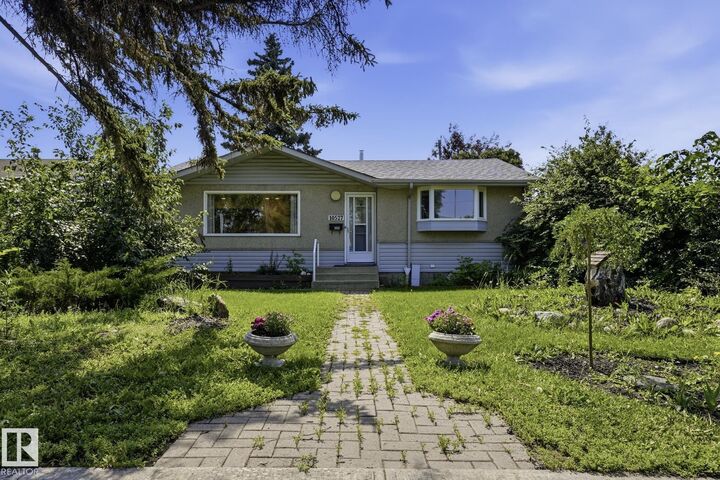 10527 137 Avenue NW — photo 1