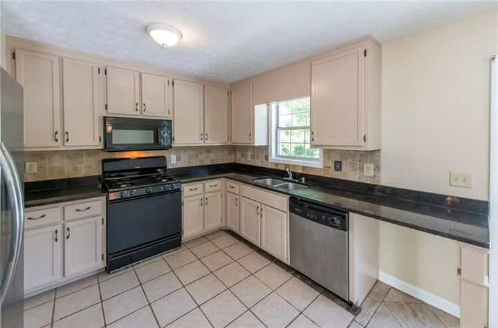 Property Photo: 5995 Megcole Way SW GA 30126