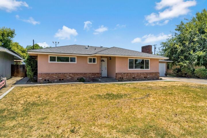 Property Photo:  880 I Street  CA 93648 