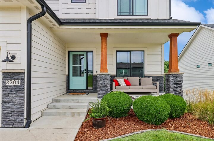Property Photo: 2204 NE Park Drive IA 50111