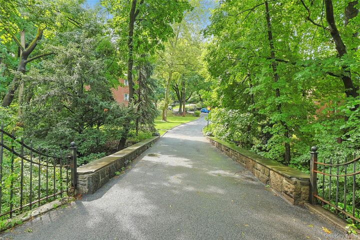 Property Photo:  140 N Broadway U-4  NY 10533 