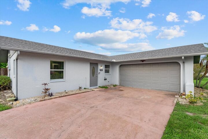 Property Photo:  519 64th Avenue Drive E  FL 34203 