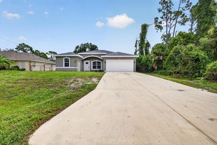 Property Photo: 1146 Woodcrest Lane FL 34286