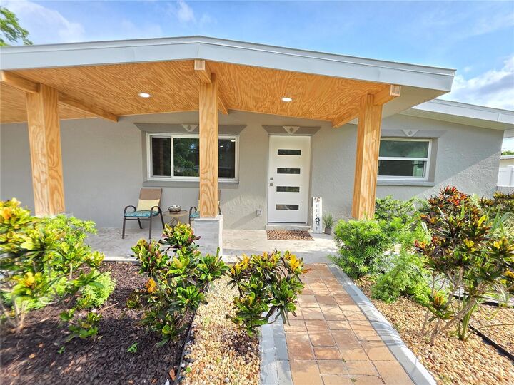 Property Photo: 138 Davison Avenue NE FL 33703