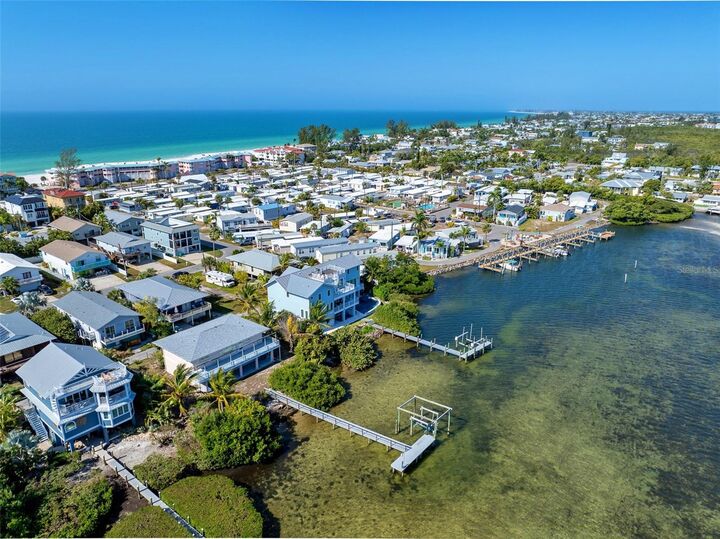 Property Photo: 2512 Avenue A FL 34217