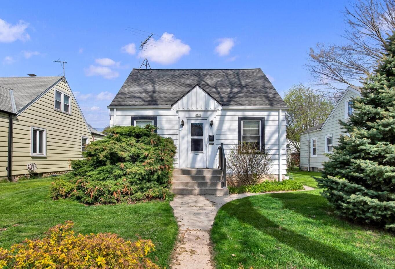 Property Photo:  3326 S Lenox St  WI 53207 