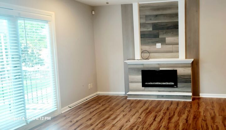 Property Photo:  1100 N Farnsworth Avenue 2F  IL 60505 