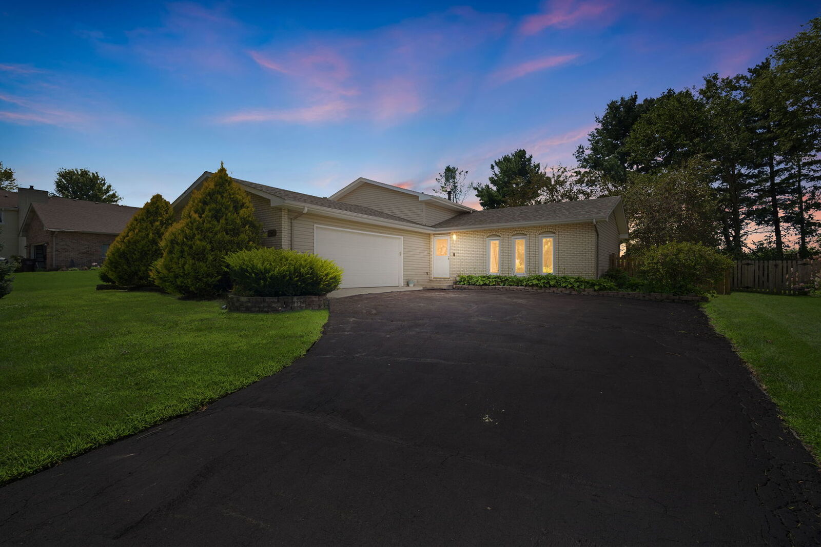 Property Photo:  624 Melrose Lane  IL 60401 