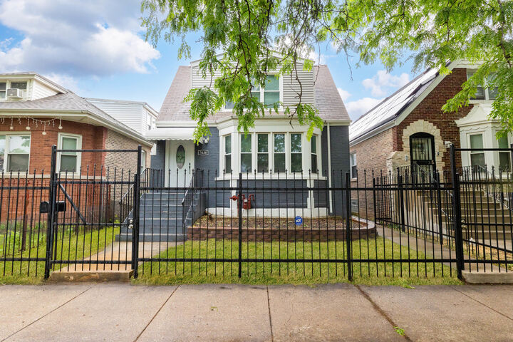 Property Photo: 7638 S Laflin Street IL 60620