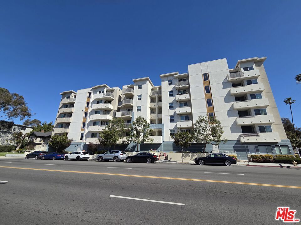 Property Photo:  436 S Virgil Avenue 209  CA 90020 