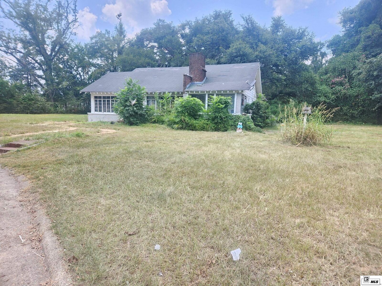 Property Photo: 1011 Highway 80 LA 71225