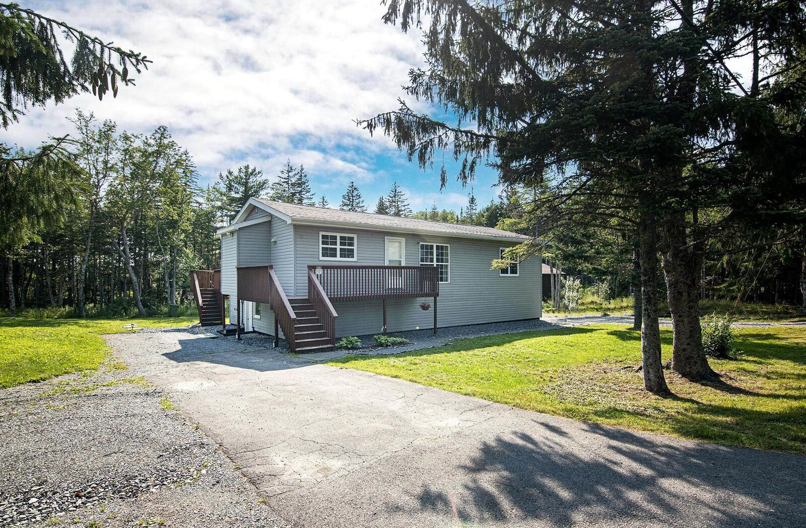 Property Photo: 2732 Sackville Drive NS B4E 3C3