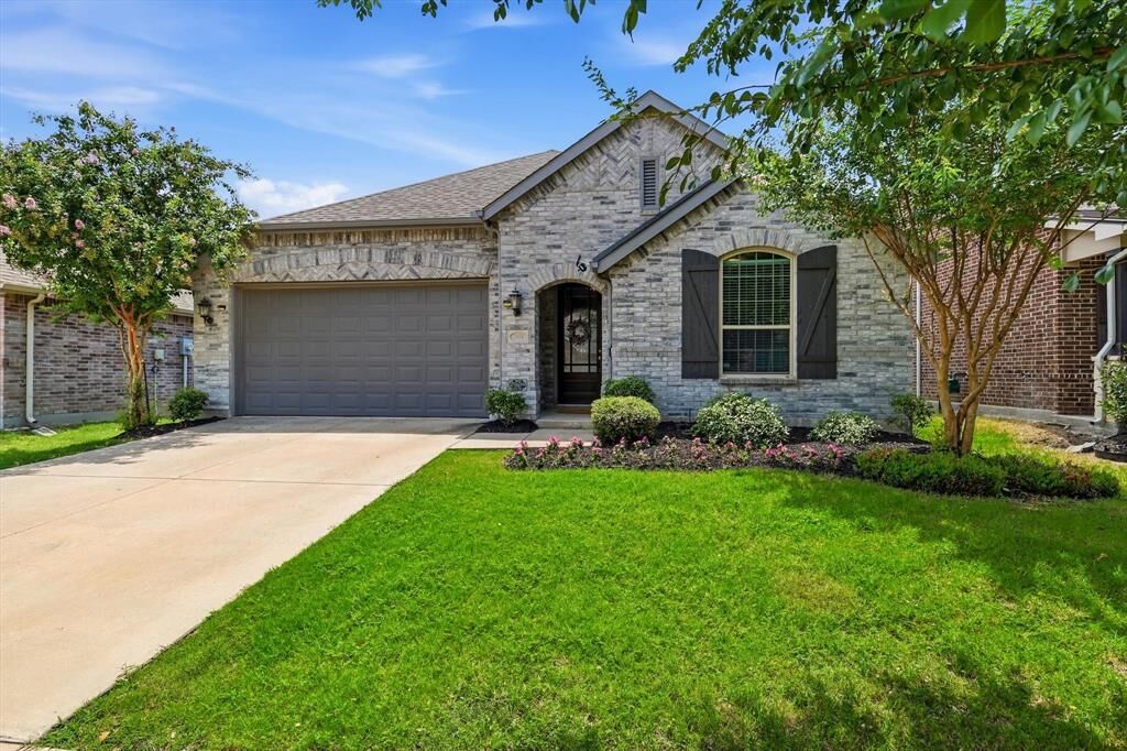 Property Photo: 1916 Outpost Creek Lane TX 76227