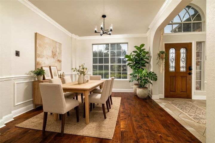 Property Photo: 8905 Lakepointe Avenue TX 75088