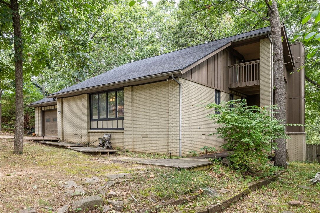 Property Photo:  1168 E Oaks Manor Drive  AR 72703 